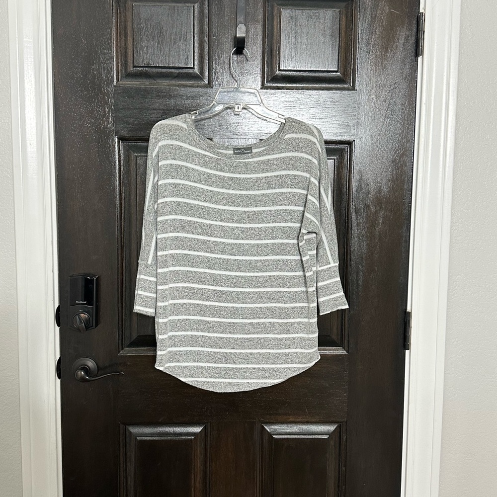 Market & Spruce Heathered Gray Striped Top